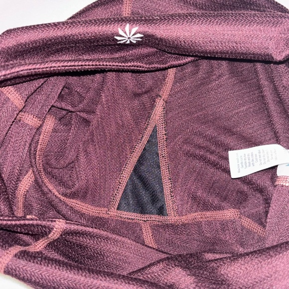 Athleta Cropped Leggings 21” in Burgundy - Picture 6 of 7